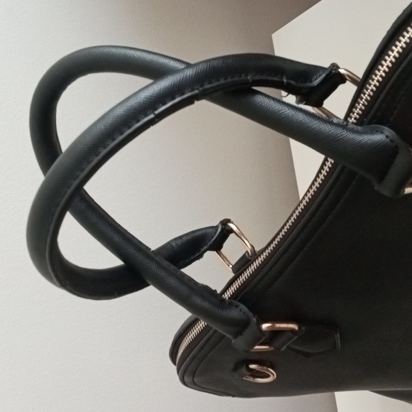 👜TOPTEN | Women's Vegan Handbag | Black with gold details - Picture 4 of 11